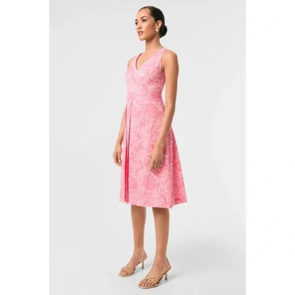 Trina Turk Jayme Sleeveless Dress Jolie Jacquard Pink Fit Flare Pleated size‎ 2