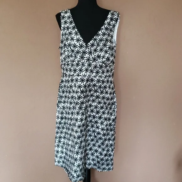 Spense Women's Sleeveless V-Neck Dress Black & White Missy 14