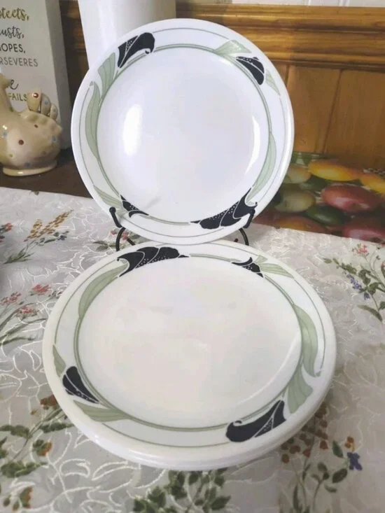 Lot of 6 Vintage Corelle Black Orchid Salad Plates 8 1/2 