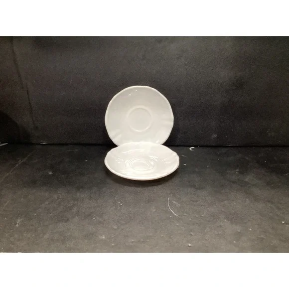 Arcopal France TRIANON IVORY Saucer Scalloped Swirls Milk‎ Glass 5 3/8