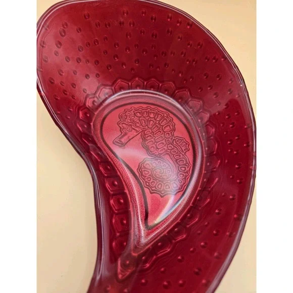 Red‎ Seahorse Bowl With A Glass Dot Pattern Embossed