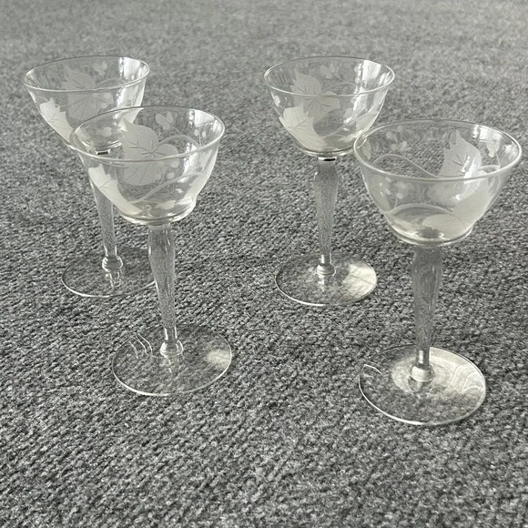 Set of 4 Vintage Etched Ivy Cordial Glasses Frosted‎ Liqueur Stems Vinatge