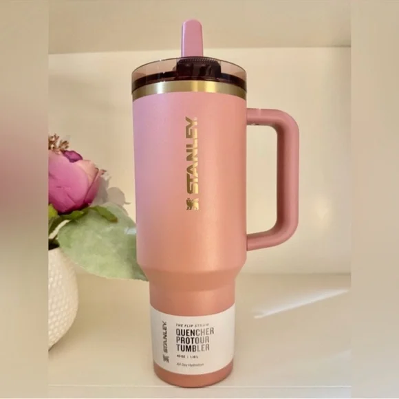 🎉LAST CHANCE🎉Stanley 30oz‎ Quencher Protour Flipstraw Tumbler Antique Pink