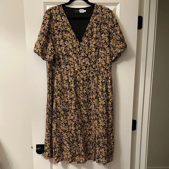 Piper & Scoot Floral V-Neck Midi Dress
