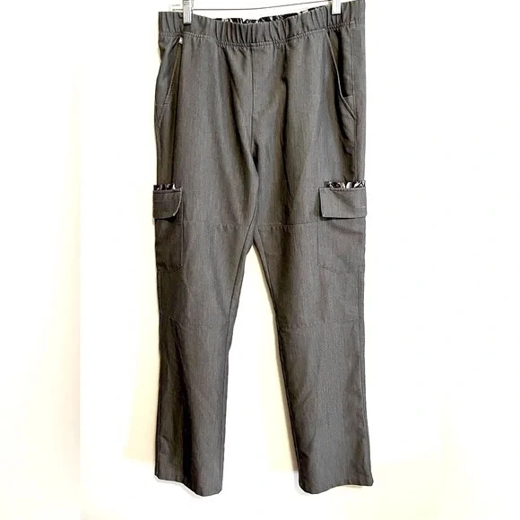 Figs Men’s Technical Collection Straight Leg Cargo Pants in Gray. Sz Medium