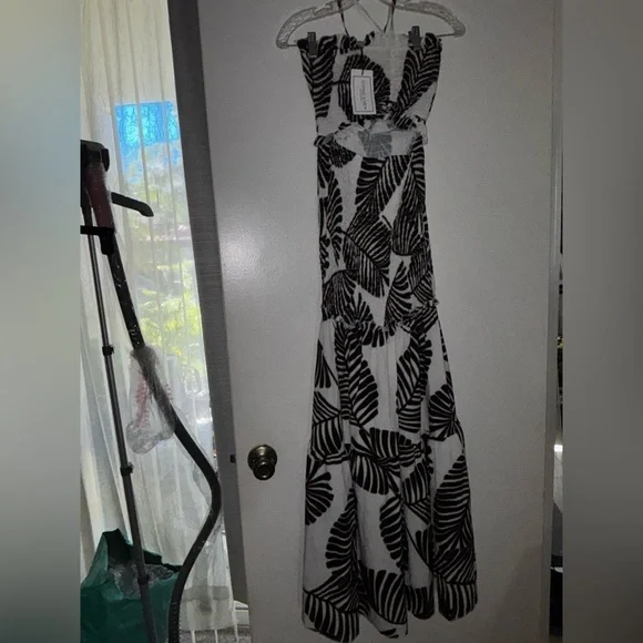 Elegant Black and White Leaf Maxi Print Dress