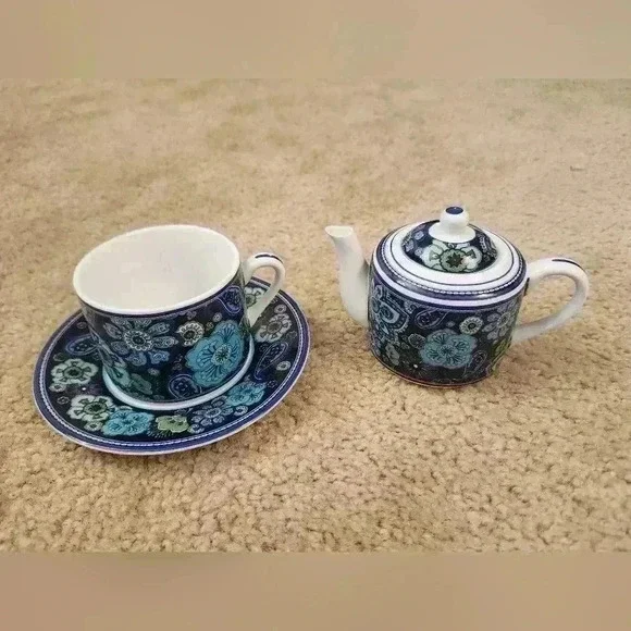 Vera Bradley by Barnes & Noble Tea for‎ One Blue Rhapsody Tea Pot Set EUC