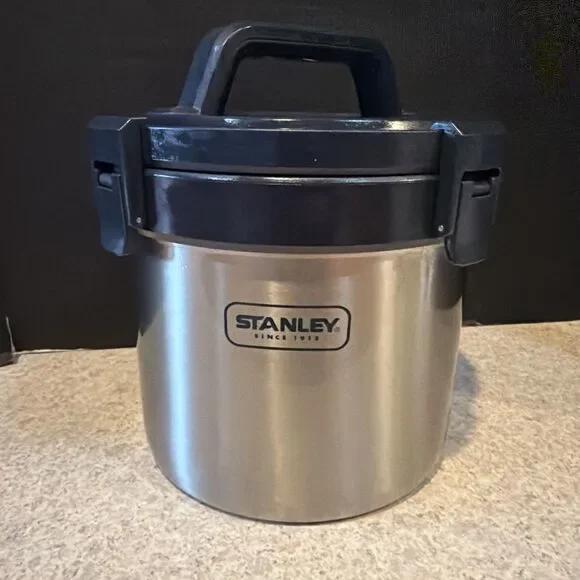 Stanley Adventure Stay Hot 3 qt Camp Crock Vacuum Insulated- excellent condition
