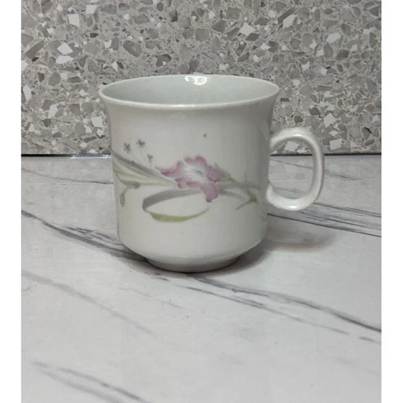 CHINA PEARL EDINBURGH CUP /1985 CCA 14698/BLUE & PINK FLOWER DESIGN/14698