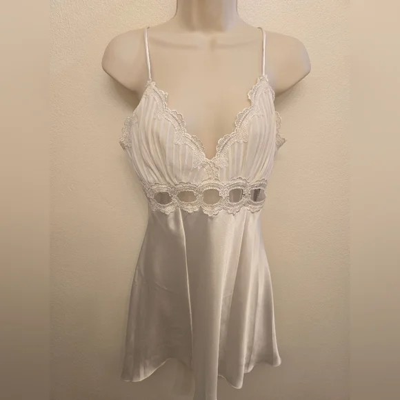 NWT Luciano Dante Luxurious Cream Lace Chemise