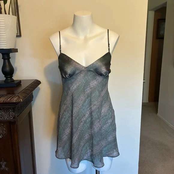 Victoria Secret V Neck Sheer Baby Doll Side Slits - Sz Small
