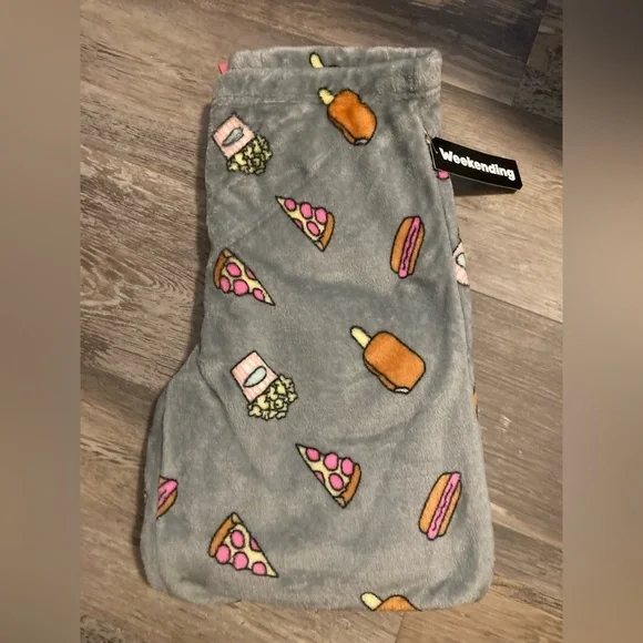 Weekending gray lounge pants 🍿 🌭 🍦