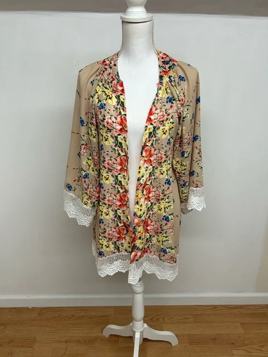 NWT.Floral Lace-Trim Kimono / Swimsuit Cover up. Size Large
