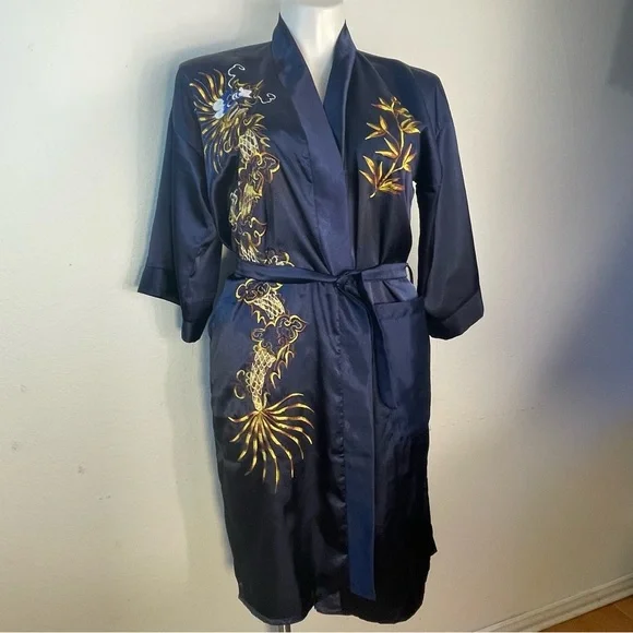 Designer embroidered silk robe made in Vietnam by Lan Huong Asian Belted pockets