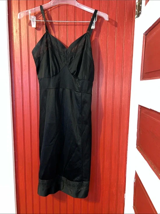 Vintage Vardon Black Slip 60/70’s 34
