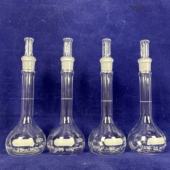 Set Of 4  PYREX  5640 25 mL Class a Volumetric Flasks Frosted Glass Stoppers