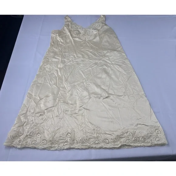 Vintage Bali Ivory Lace Slip Dress Size 34 USA Made Lingerie 70s 80s Bridal Glam