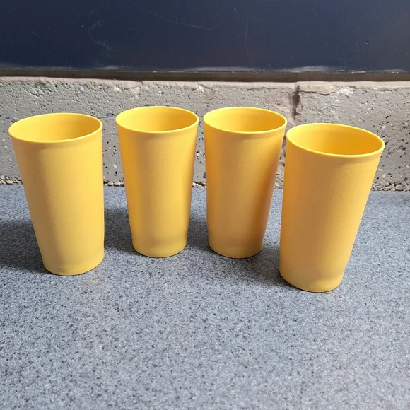 Vintage Tupperware Harvest Gold 10 Ounce Tumbler Set(4)