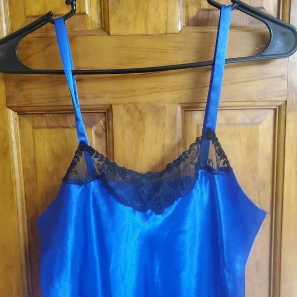 Vtg Victoria's Secret Gold Label Slip Dress Nightgown‎ Sz M Blue with Black Lace