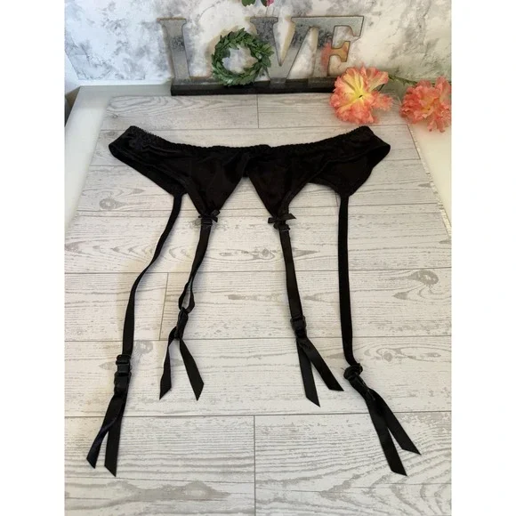 Vintage Belt Suspender Black Satin Ladies 14