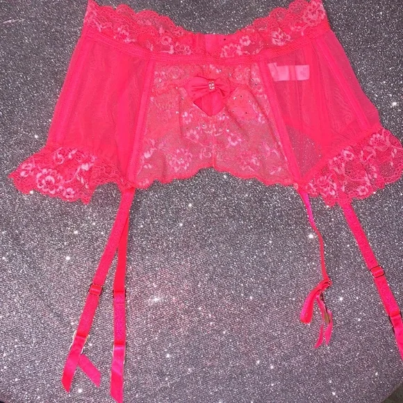 Victoria’s Secret Lace‎ Garter Belt