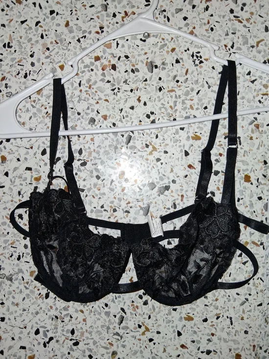 Women's Lingerie Bra Lace Size Large Black Underwire