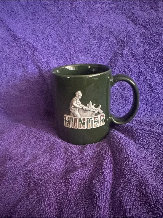 Hunter Dark Green Ceramic Coffee Mug with Raised Hunting Emblem