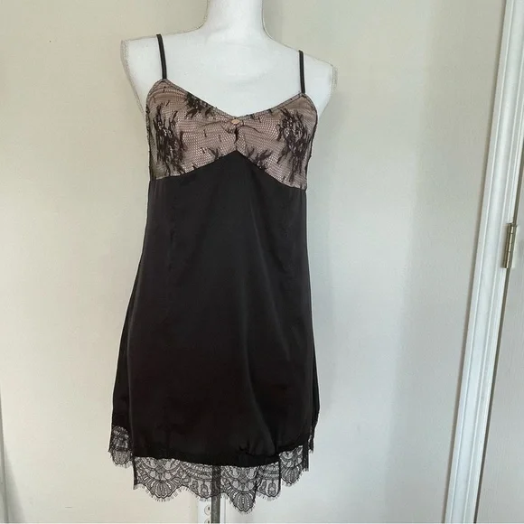 Sofia Intimates Camisole by Sofia Vergara Womens  Small‎ Black Smooth Lace