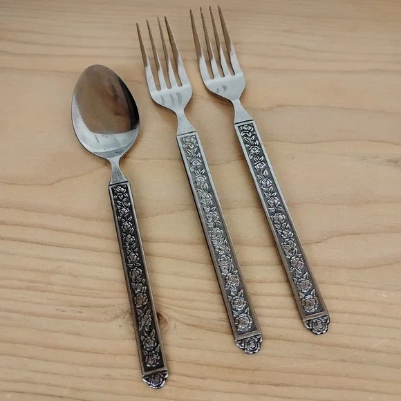 NST18 (STAINLESS)‎ by National Stainless 2 Forks & Spoon Roses, Black Accent