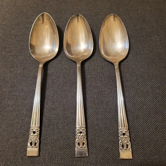 X3‎ Oneida Community 1936 CORONATION Silverplate 8.5