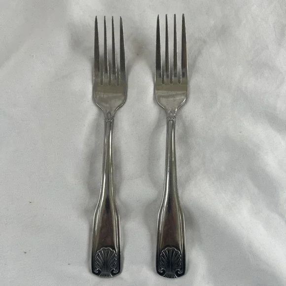 (2) Walco Utica Stainless Fanfare Dinner Forks Shell Glossy‎ 7 7/8 Inches