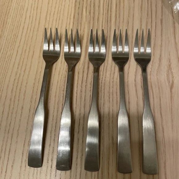 Lot of‎ 5 Rogers stainless steel demitasse forks Silvertone