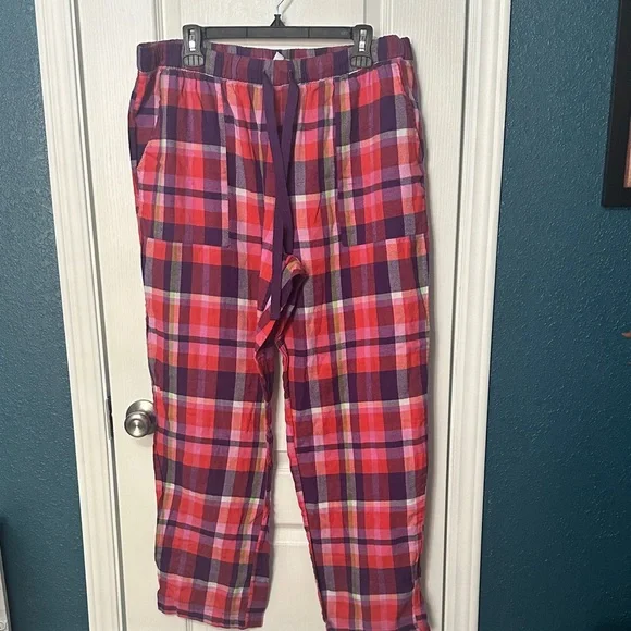 ☑️Plaid women’s PJ Pants in Red and Purple