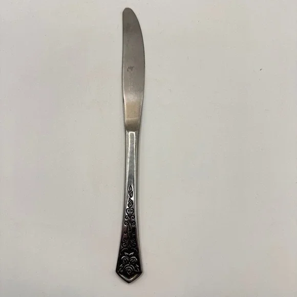 Oxford Hall Stainless Japan Rose Queen's Tapestry Serrated Dinner Knife Vintage