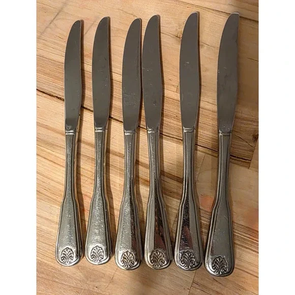 WM A ROGERS c1991 COLONIAL MOOD DELUXE STAINLESS‎ 6 PLACE/ BUTTER KNIVES