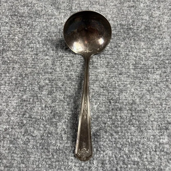 Oneida Community Queen Bess 1 Solid Gravy Ladle Silverplate 1924 Tudor Vintage