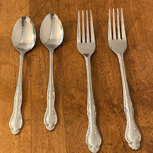 Victoria Stainless Steel Flatware Japan 2 Dinner Forks 2 Teaspoons