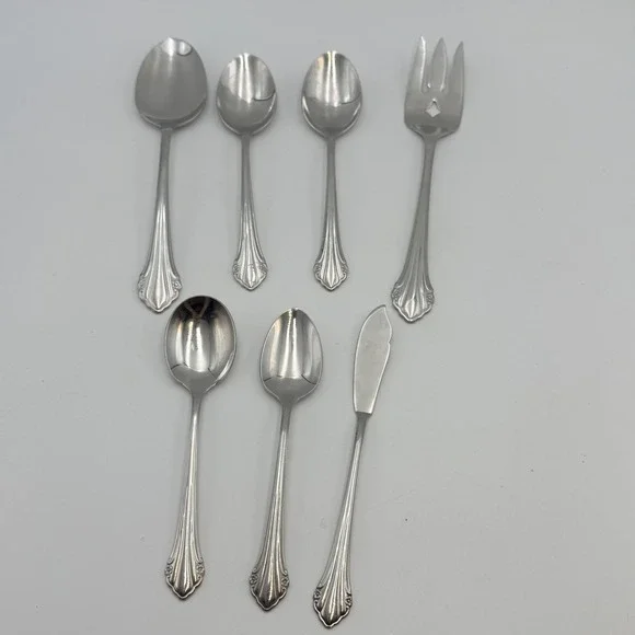 Oneida 1881 Rogers Repose Stainless Flatware Set 7 Pieces Mixed Lot Canada