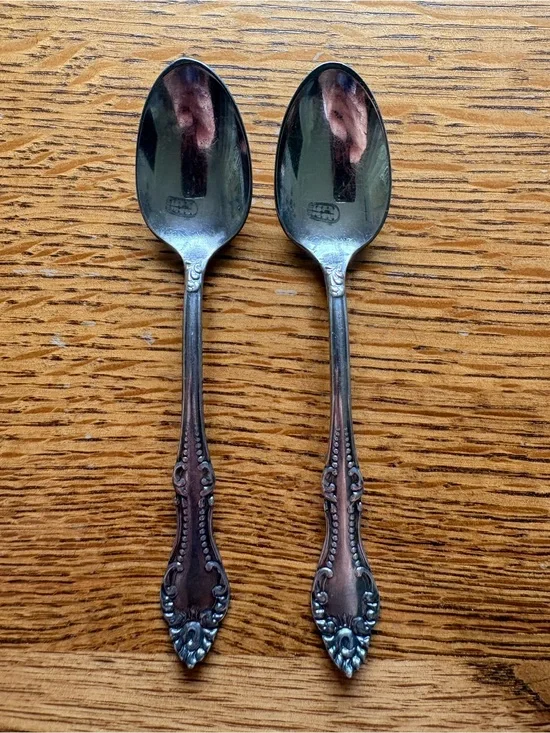 WM. A. Rogers A1 Vintage 1960’s? Stainless Decorative 4.5” Spoons - Set of 2