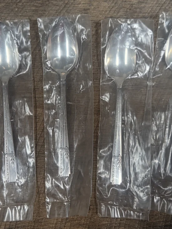 Lot of 4 Vintage Sealed Oneida 1938 Grenoble Stainless Steel Teaspoons ~ Bin O
