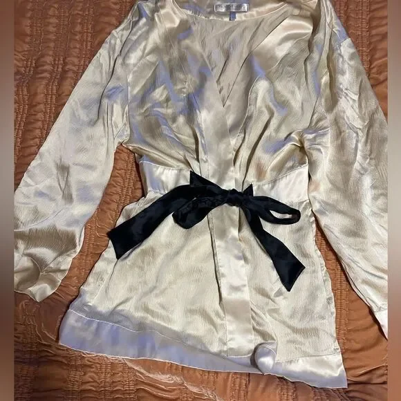 Victoria’s Secret Champagne/black tie Silk Robe sz m