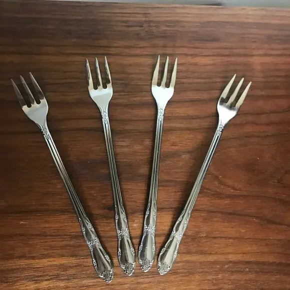 Oneida Wm. A. Rogers Fenway (Daydream) stainless, set of 4 seafood / olive forks