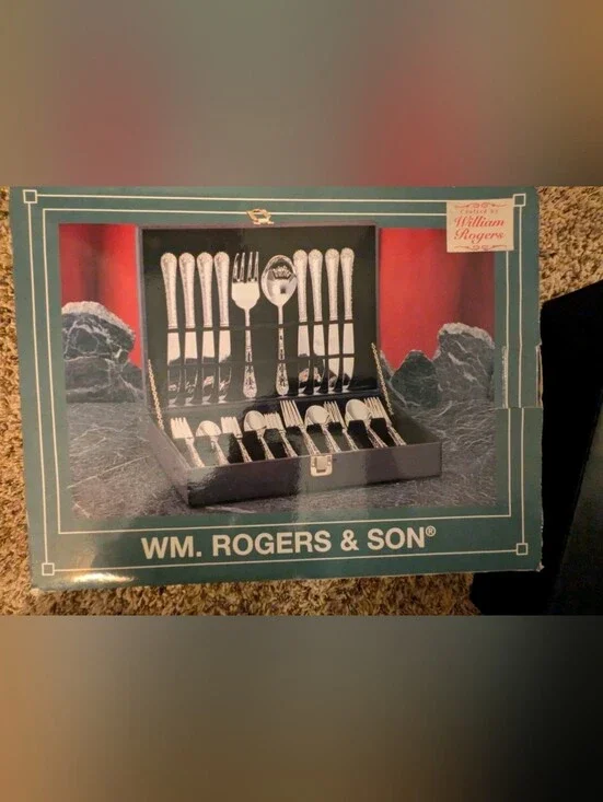 WM. Rogers & Son Silver-Tone Polished Flatware Set