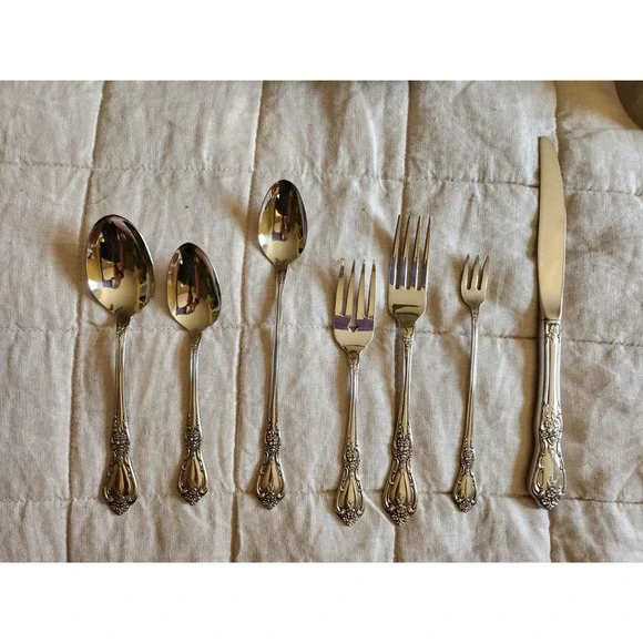 Kennett Square 7 Piece Set Distinction Deluxe‎ Stainless Steel by Oneida HH