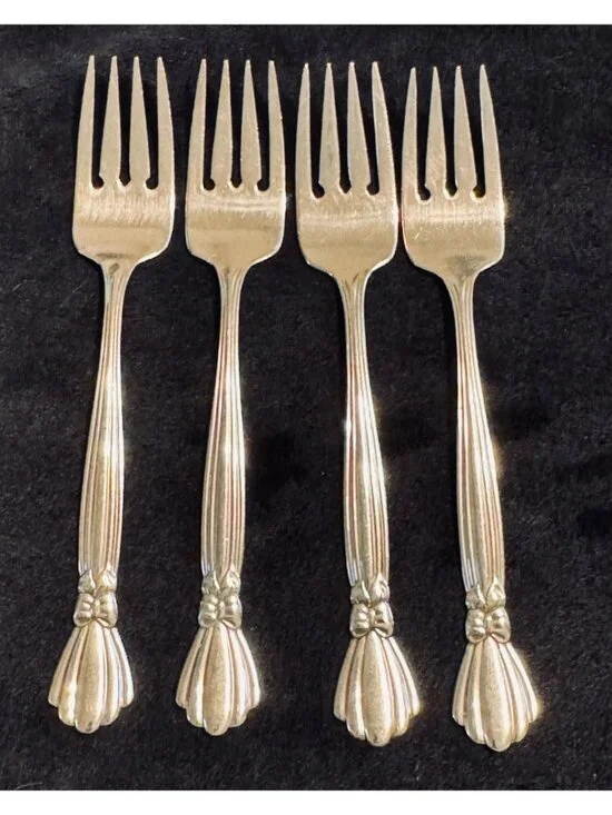 4 Oneida ALEXIS Deluxe Stainless Salad Forks Glossy Bow Silverware Flatware