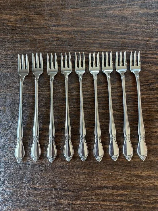 Set of 9 Oneida Community Chatelaine Stainless Seafood Cocktail Oyster Forks 6