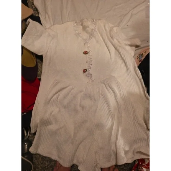 Unbraded PJ Set. Satin Top And Shorts. Size M. Cozy, Sexy,‎ Vintage.