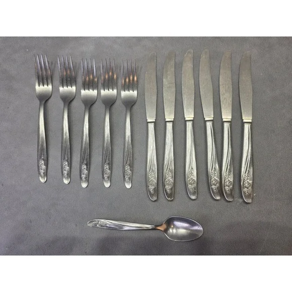 Oneida Custom Stainless Morning Rose Flatware Set 12pc Knives Forks Spoon