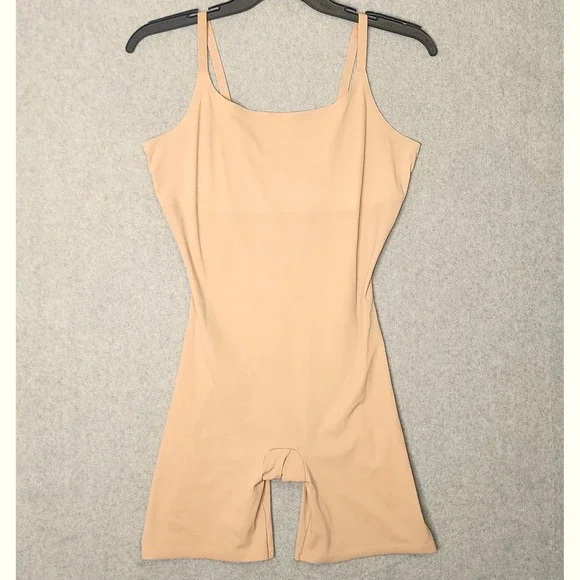 Assets Red Hot Label by Spanx Bodysuit Women 1X Nude Shapewear Mid-Thigh Slimmer