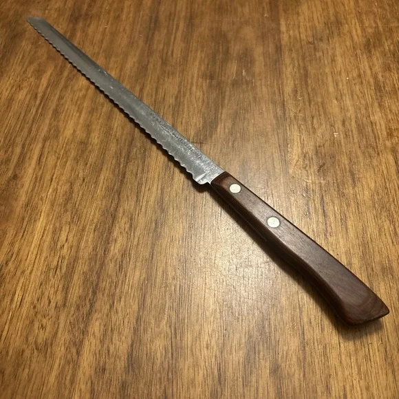 Vtg FLINT ARROWHEAD STAINLESS WAVERLY EDGe BREAD KNIFE USA WOOD HANDLE 9